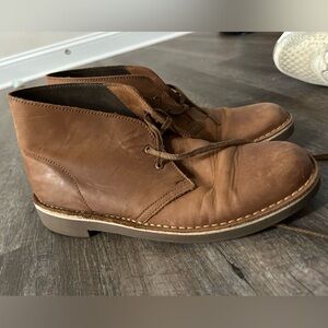 Clarks, men’s chukka boots, tan, size 8